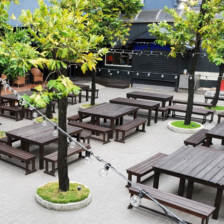 富麗敦飯店附設碳味蕾庭園餐廳